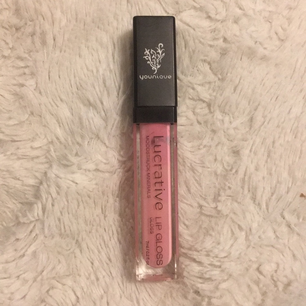Younique lucrative lip gloss